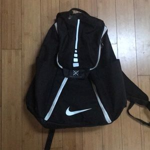 quad zip backpack nike